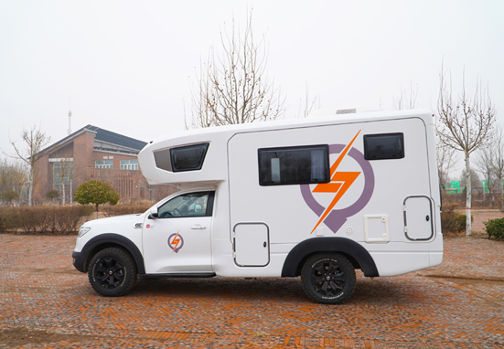 夏季，這里溫度剛好，還適宜選房車