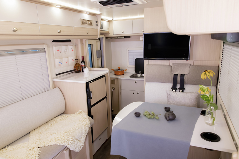 國六汽油四驅房車，還有兩張大床