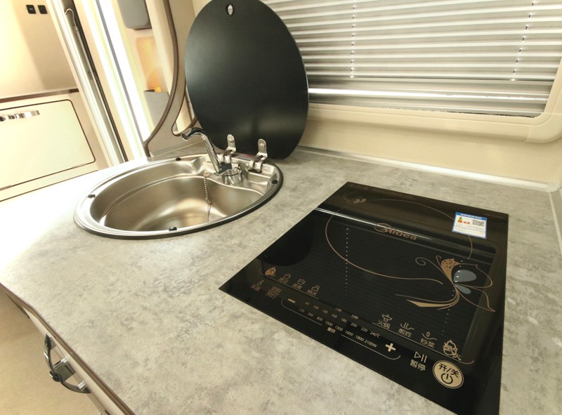 自由炮領銜,引爆成都房車展 自由炮領銜,引爆成都房車展