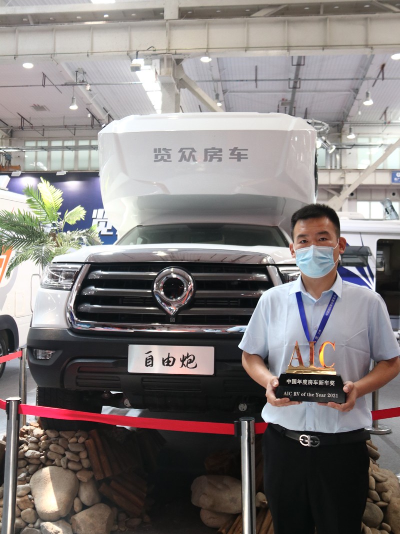 年度新車、自動檔、四驅,能選的房車 年度新車、自動檔、四驅,能選的房車