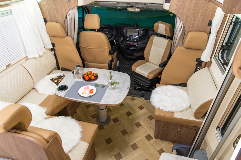 大空間,房車玩的才舒服 大空間,房車玩的才舒服