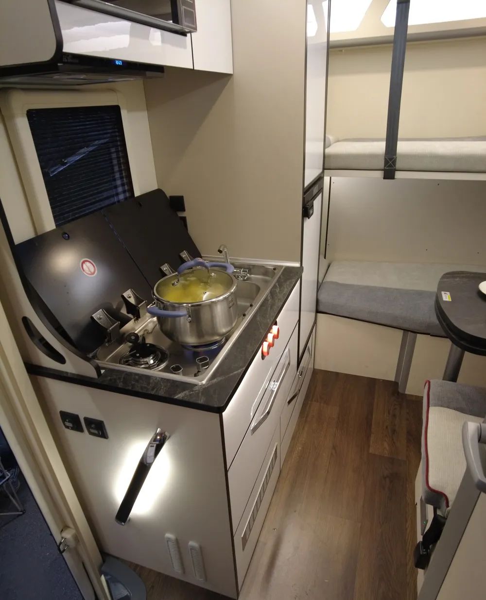 一輛多變的房車(chē)能帶來(lái)哪些意想不到的驚喜？