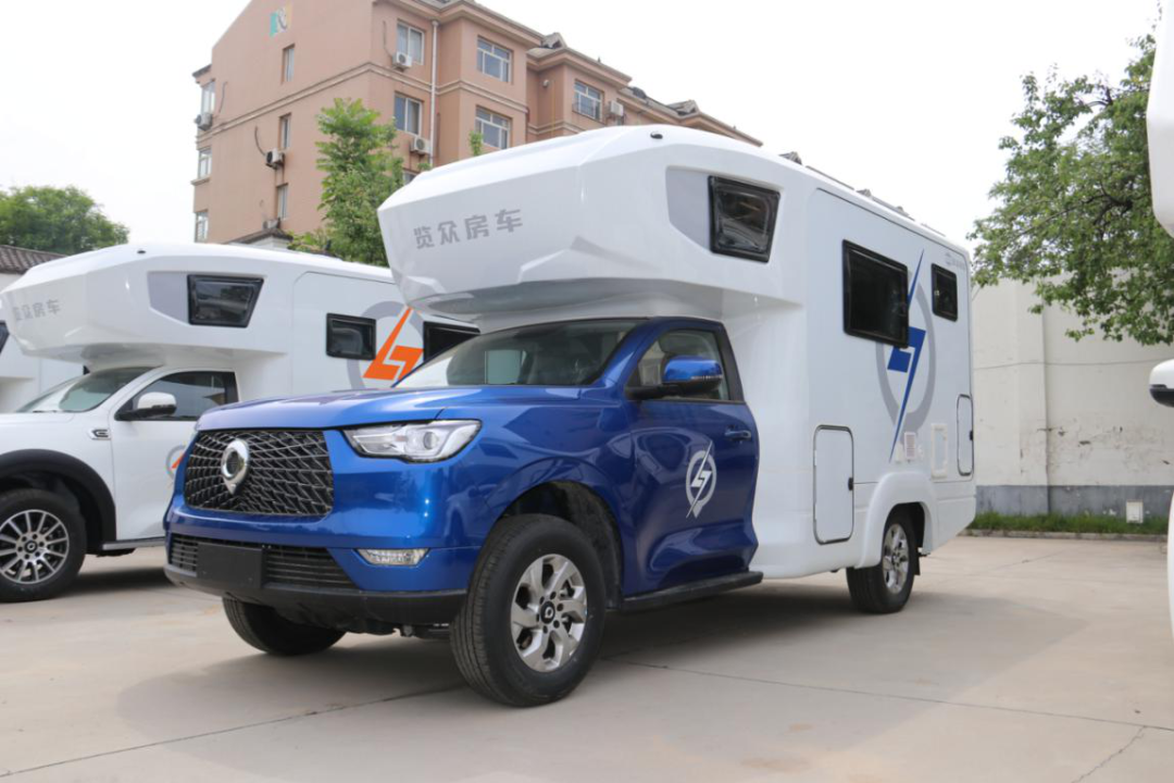 為自由著色！紅、白、藍、棕，你選哪一種？