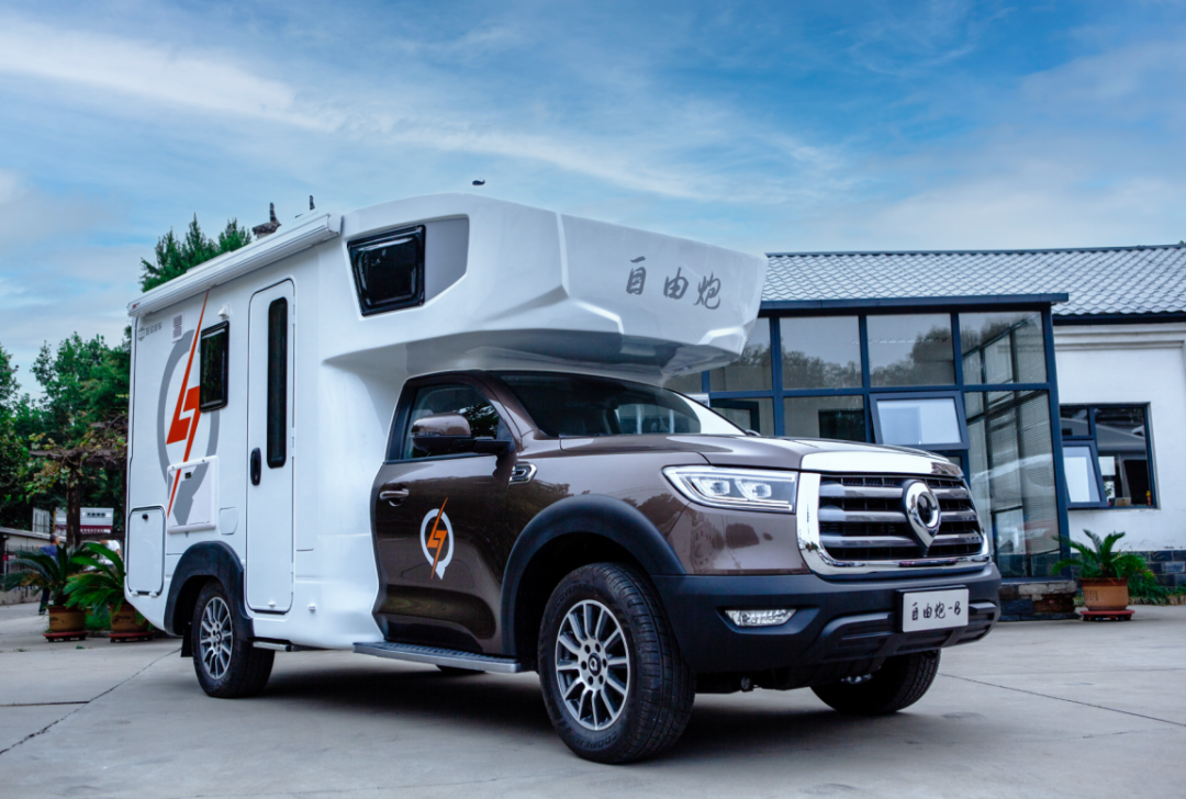 為自由著色！紅、白、藍、棕，你選哪一種？